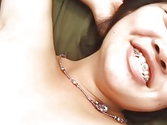 فتاة آسيوية حلوة استغل في كس مشعر